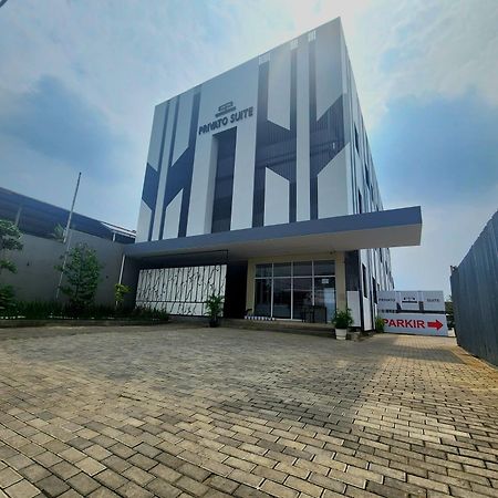 Oyo 2816 Privato Suite Kembaran Exteriör bild