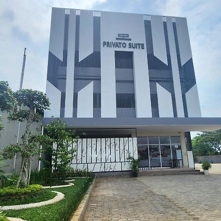 Oyo 2816 Privato Suite Kembaran Exteriör bild