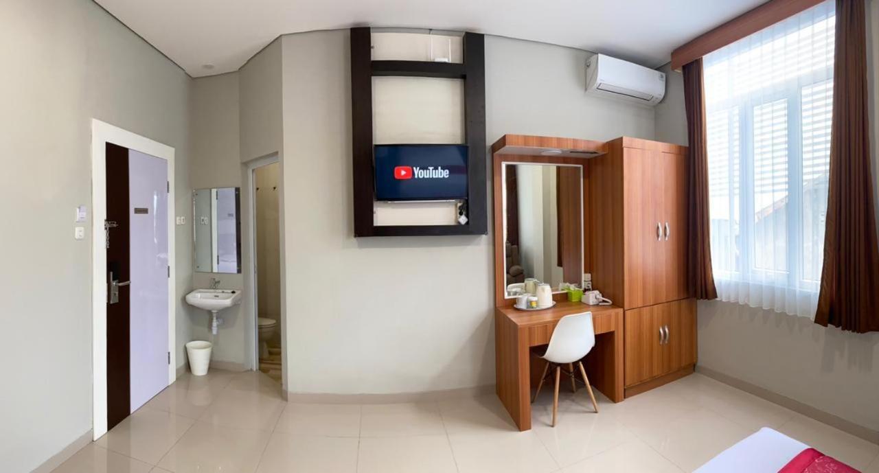 Oyo 2816 Privato Suite Kembaran Exteriör bild