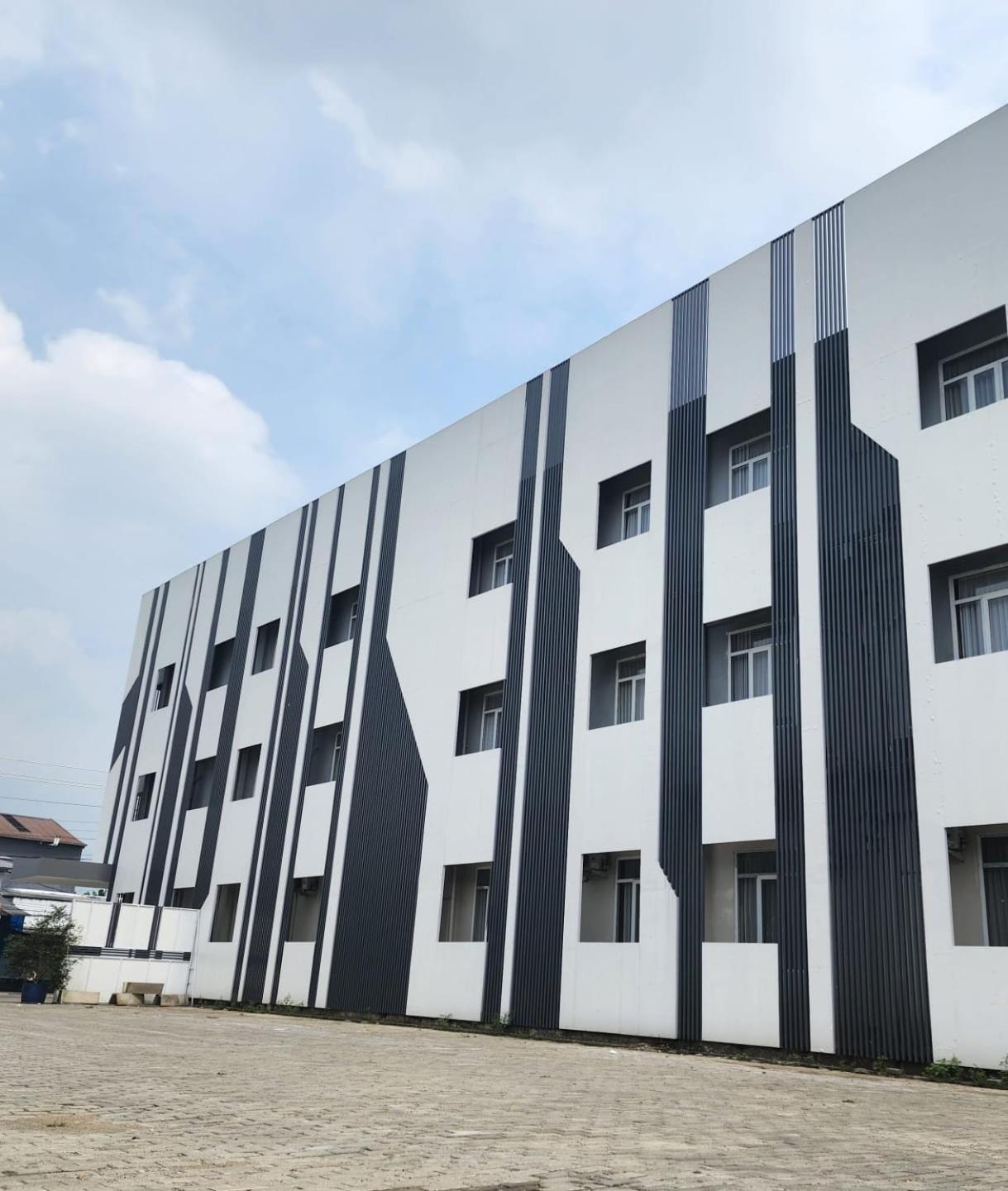 Oyo 2816 Privato Suite Kembaran Exteriör bild