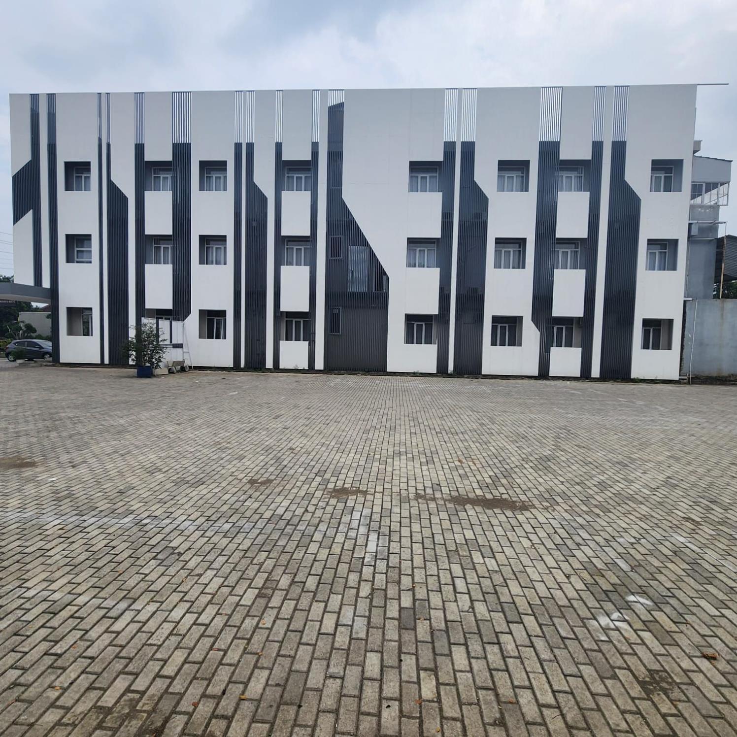 Oyo 2816 Privato Suite Kembaran Exteriör bild