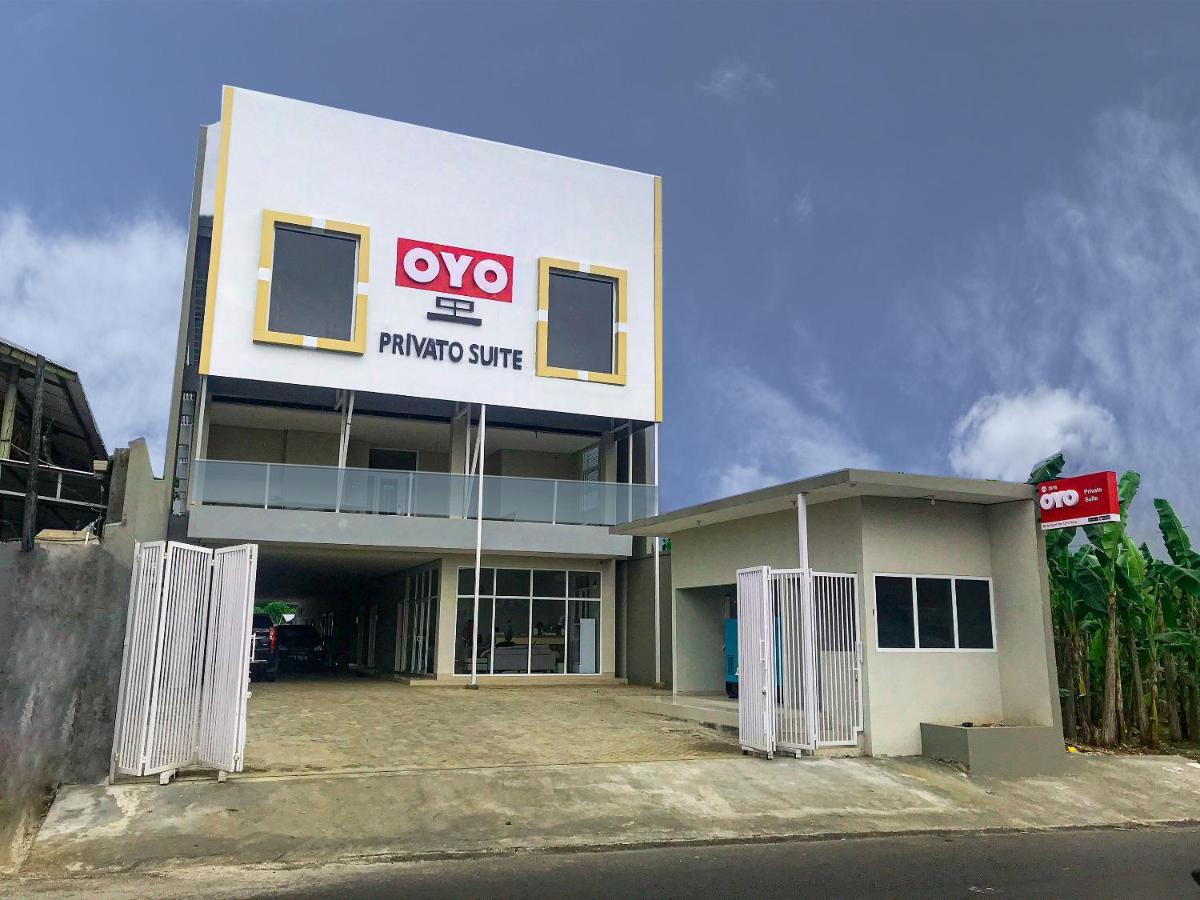 Oyo 2816 Privato Suite Kembaran Exteriör bild