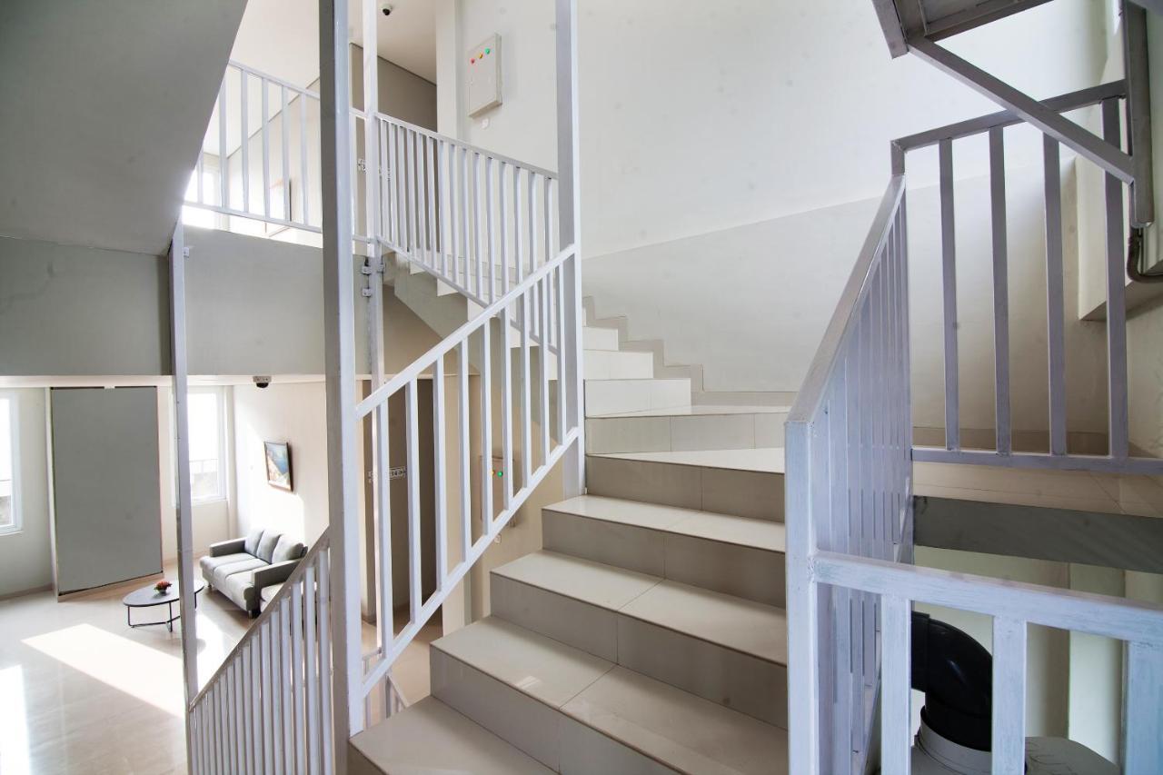 Oyo 2816 Privato Suite Kembaran Exteriör bild
