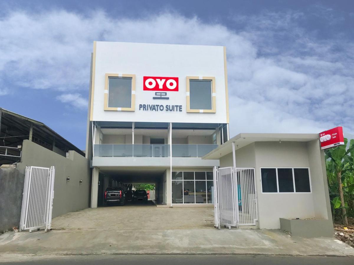Oyo 2816 Privato Suite Kembaran Exteriör bild